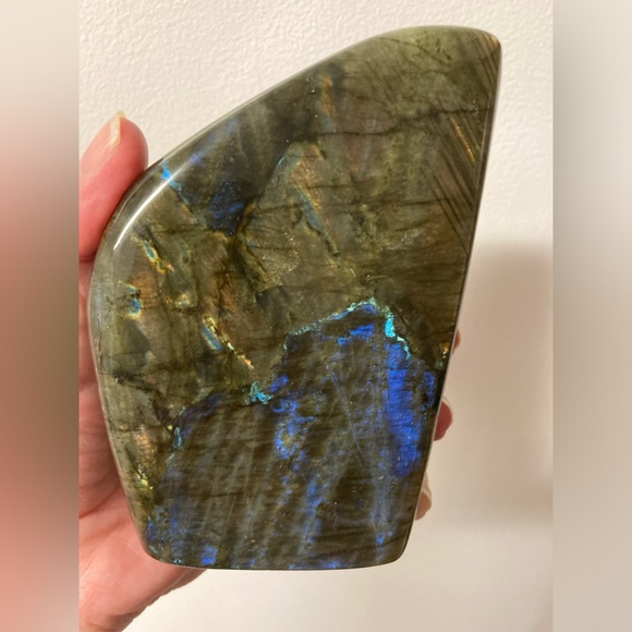 Labradorite - Picture 1 of 16